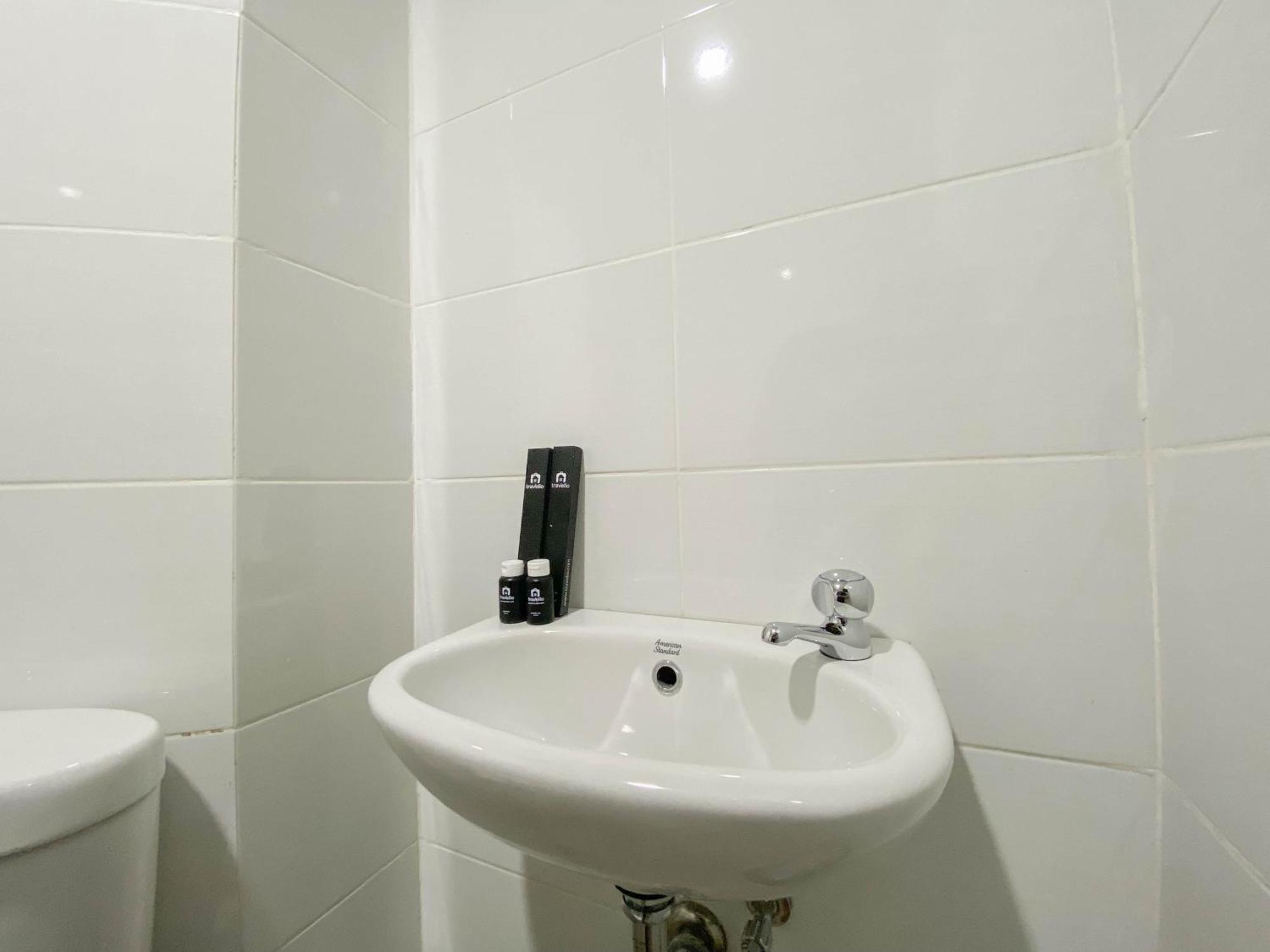 Fully Furnished 1br The Alton By Travelio * Semarang